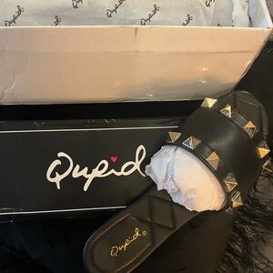 Cute comfy summer sandal with gold bling studs!!